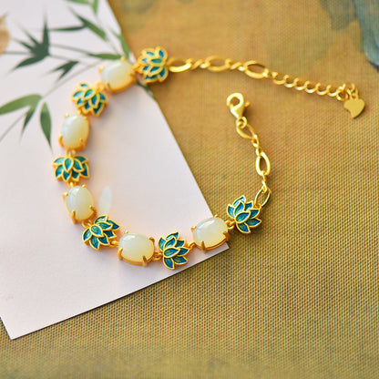 Classic Gold Bracelet with Timeless Appeal