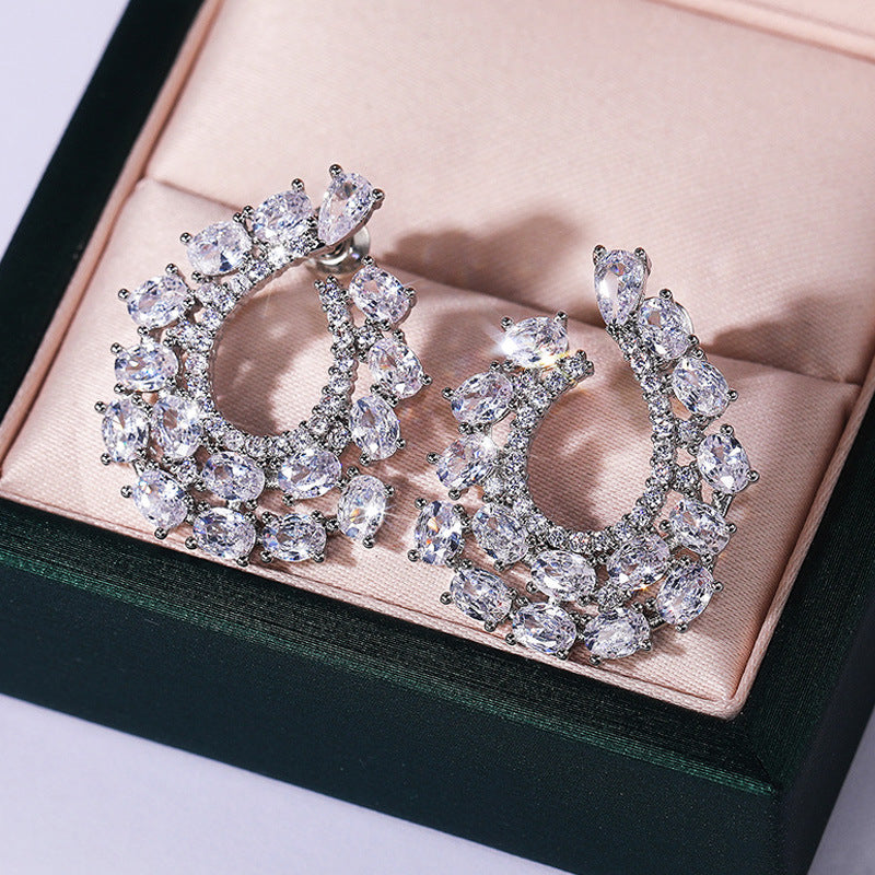 Charming Earring for Any Occasion