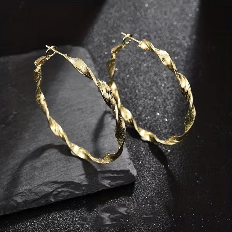 Elegant Gold Earring for Every Occasion