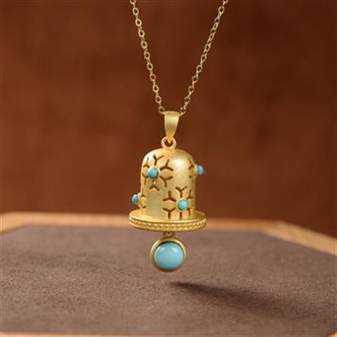 Charming Gold Pendant for Any Occasion