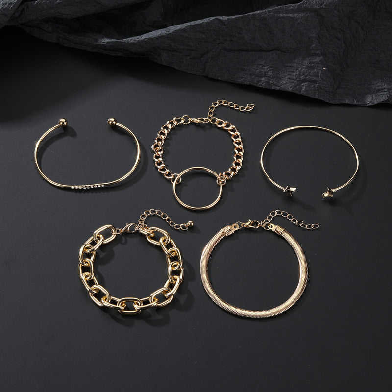 Romantic Gold Bracelet for Special Moments