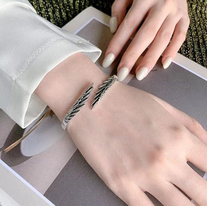 Classic Silver Bracelet with Timeless Appeal