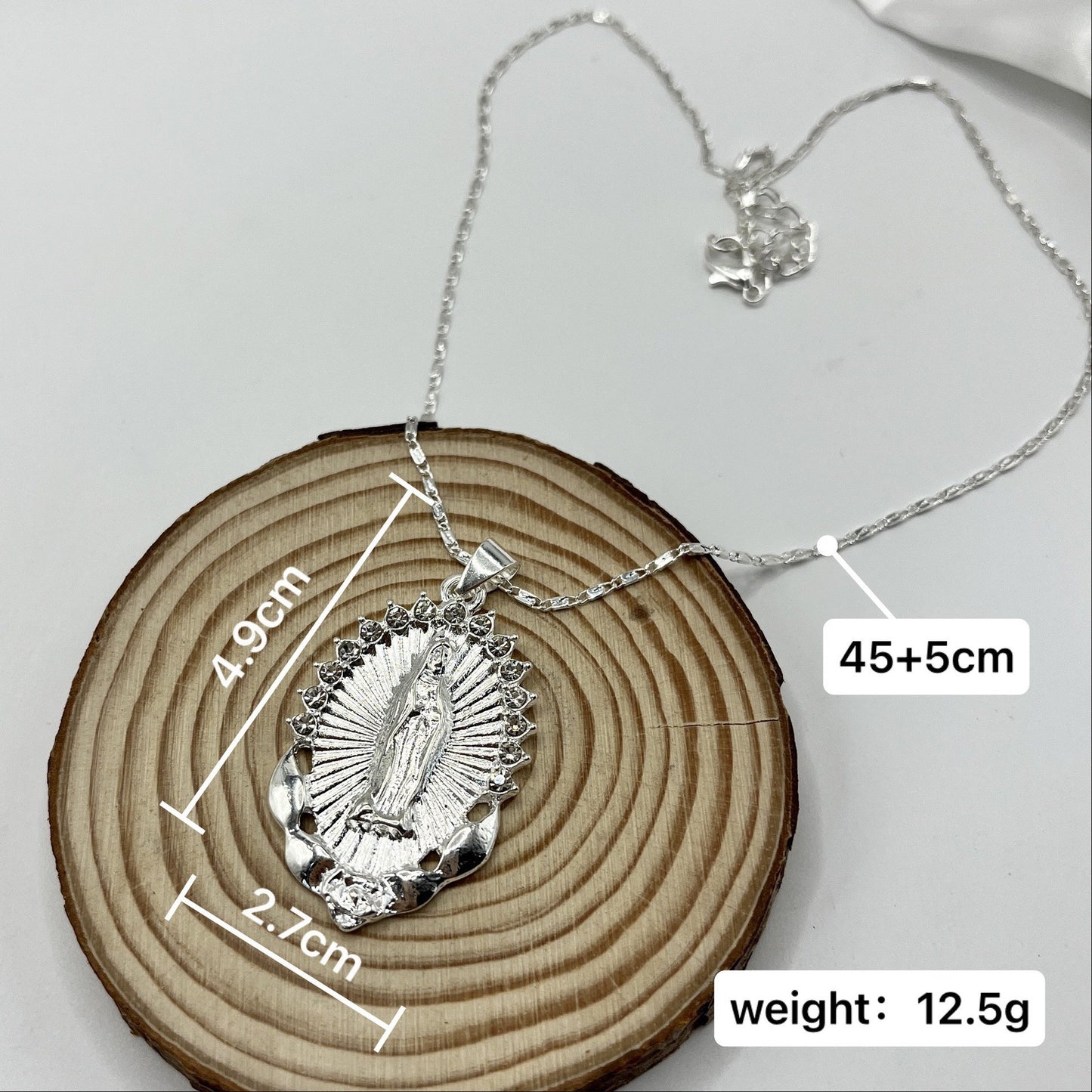 Stunning Necklace for Daily Wear
