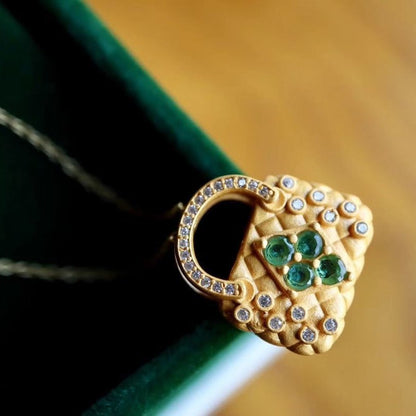 Beautiful Gold Necklace with Unique Style