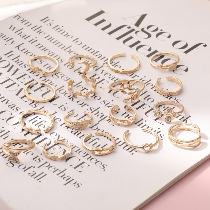 Romantic Gold Bracelet for Special Moments
