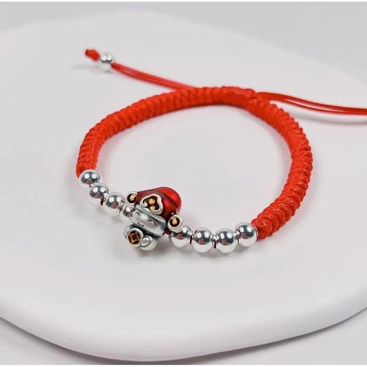 Classic Silver Bracelet with Timeless Appeal