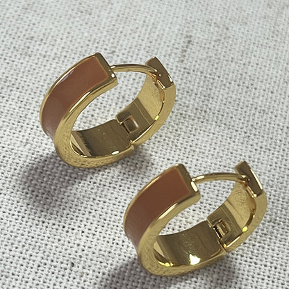 Classic Gold Earring with Timeless Appeal