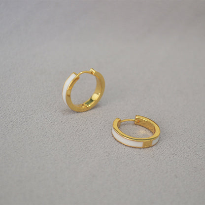 Classic Gold Earring with Timeless Appeal