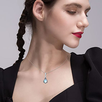Romantic Silver Necklace for Special Moments