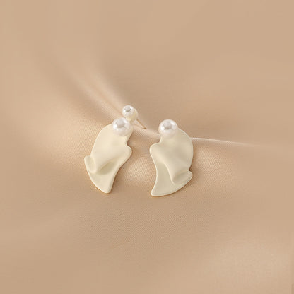 Charming Pearl Earring for Any Occasion