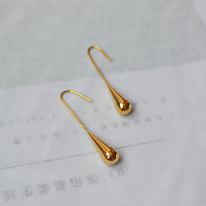 Classic Gold Earring with Timeless Appeal
