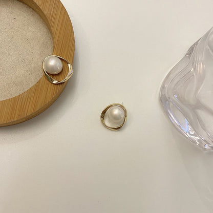 Charming Pearl Earring for Any Occasion