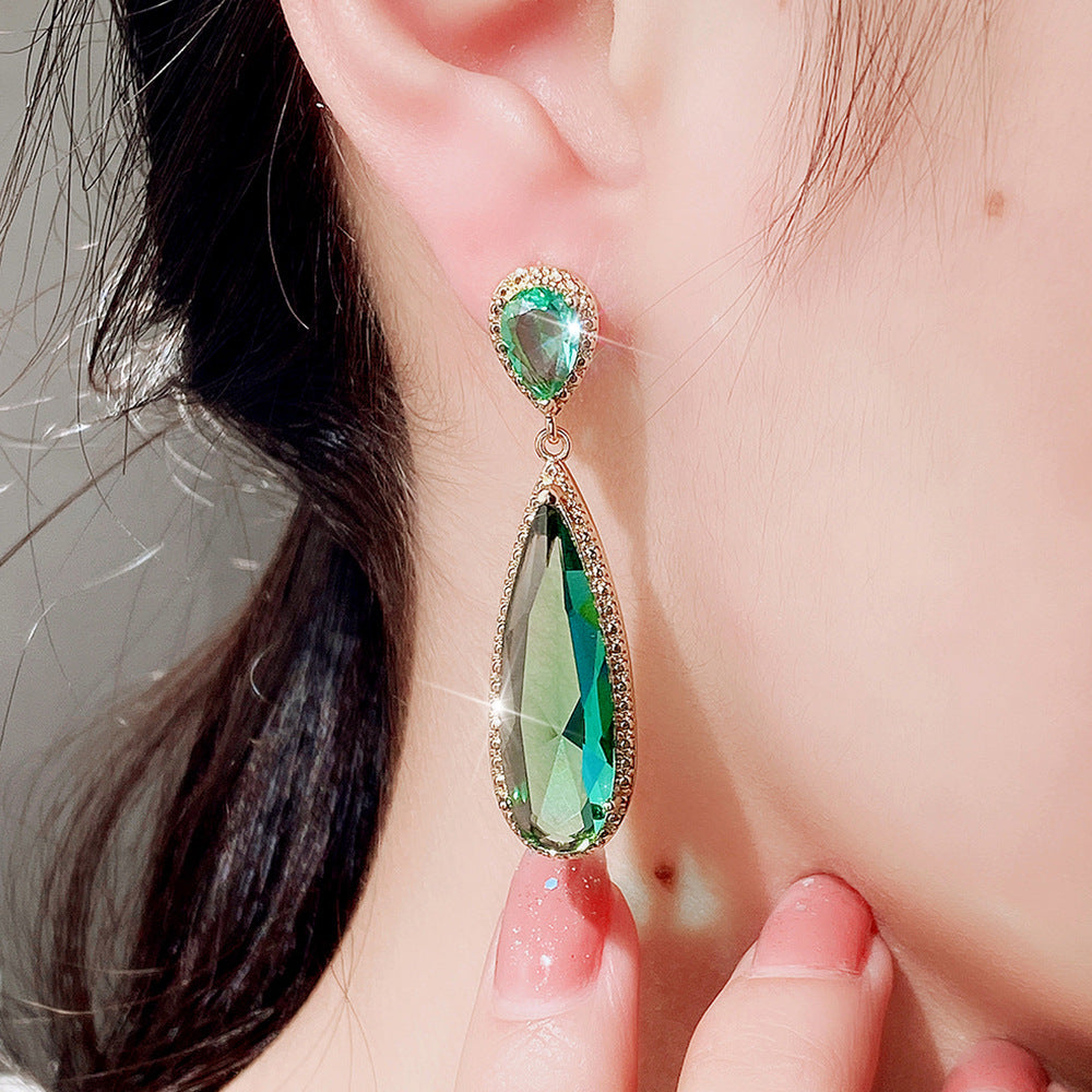 Charming Earring for Any Occasion