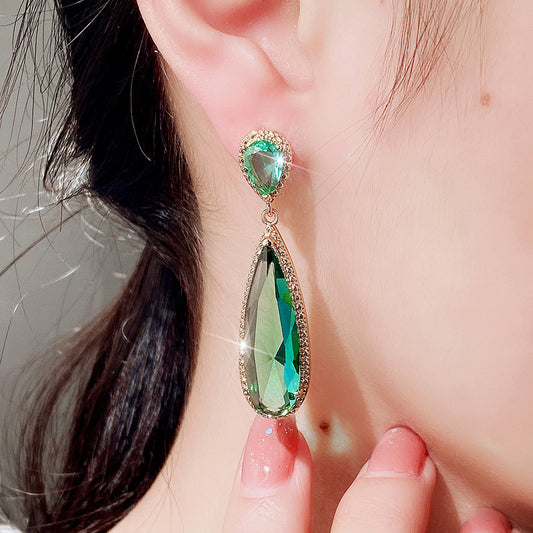 Charming Earring for Any Occasion