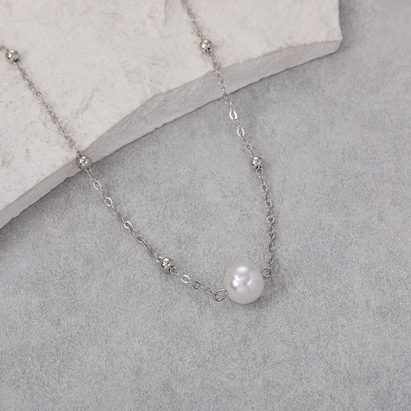 Classic Pearl Necklace with Timeless Appeal