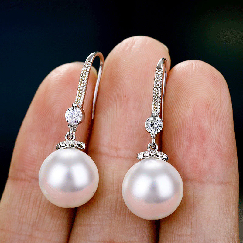 Romantic Pearl Earring for Special Moments