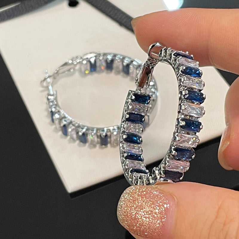 Charming Earring for Any Occasion