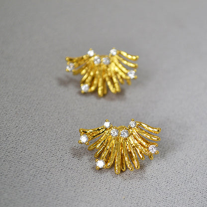 Charming Silver Earring for Any Occasion