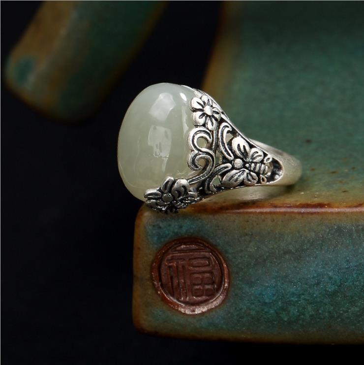 Classic Silver Ring with Timeless Appeal