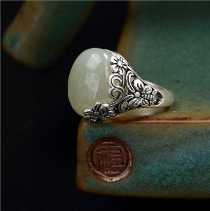 Classic Silver Ring with Timeless Appeal
