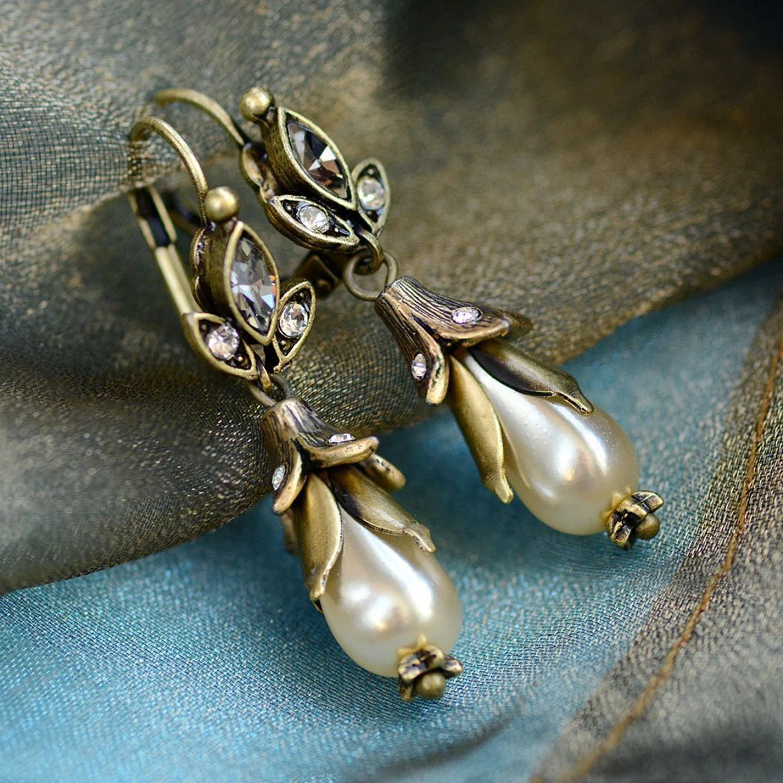 Charming Pearl Earring for Any Occasion