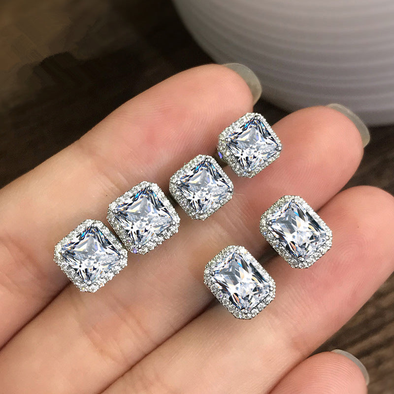 Charming Earring for Any Occasion
