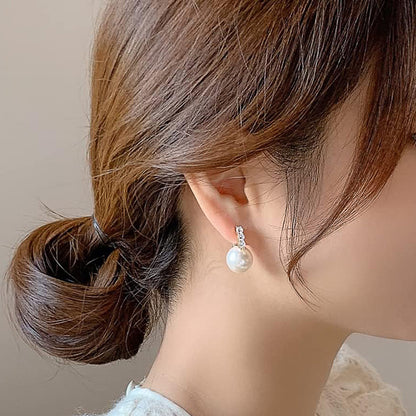 Classic Pearl Earring with Timeless Appeal
