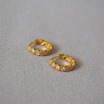 Classic Gold Earring with Timeless Appeal