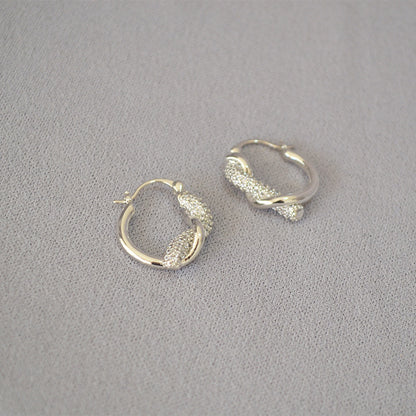 Classic Gold Earring with Timeless Appeal
