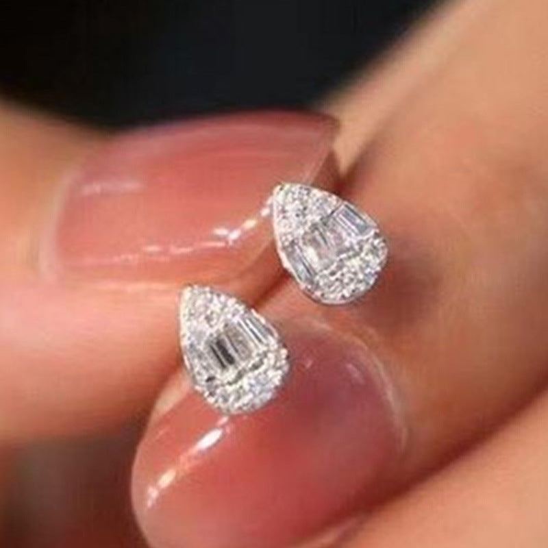 Beautiful Gold Earring with Unique Style