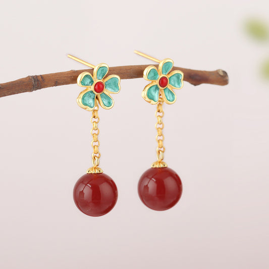 Charming Gold Earring for Any Occasion