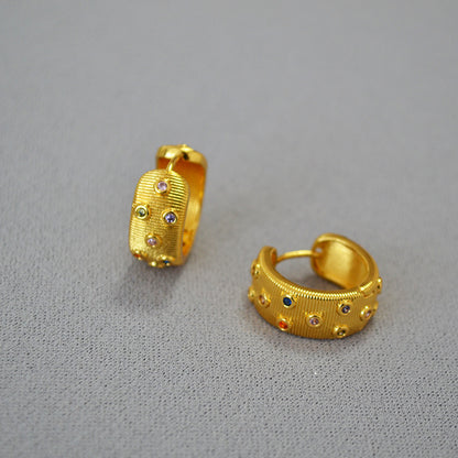 Charming Gold Earring for Any Occasion