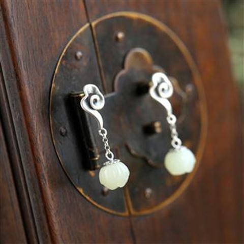 Beautiful Silver Earring with Unique Style