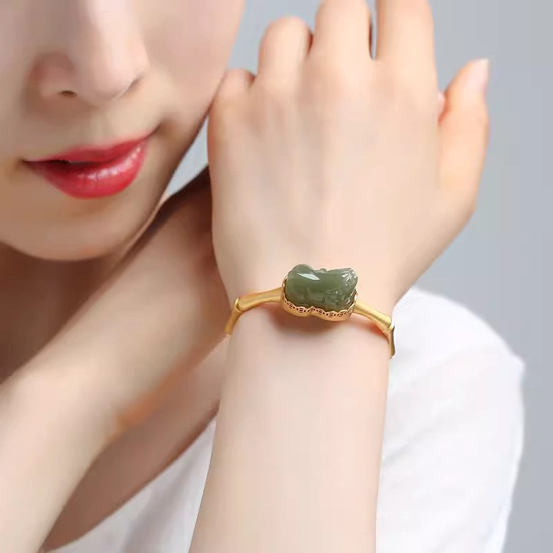 Beautiful Gold Bracelet with Unique Style