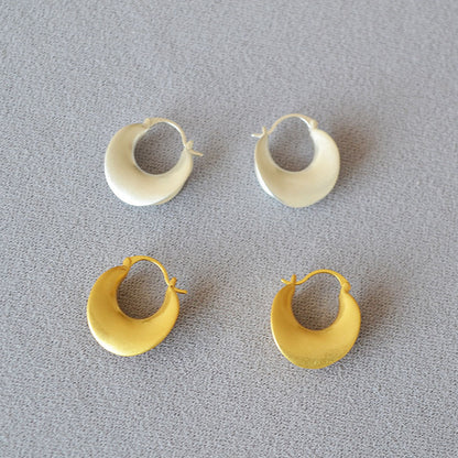 Classic Gold Earring with Timeless Appeal