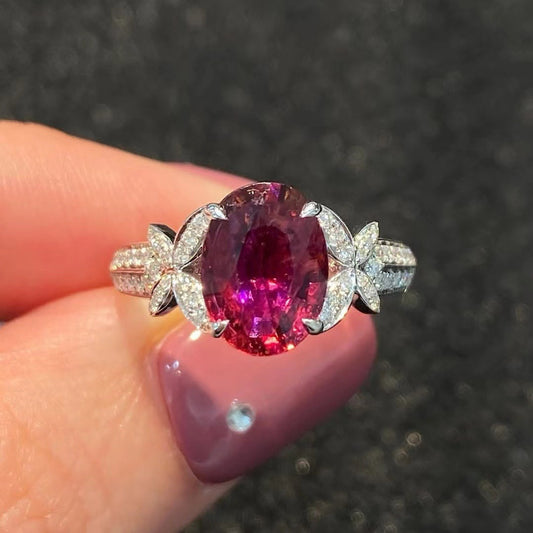 Classic Silver Ring with Timeless Appeal