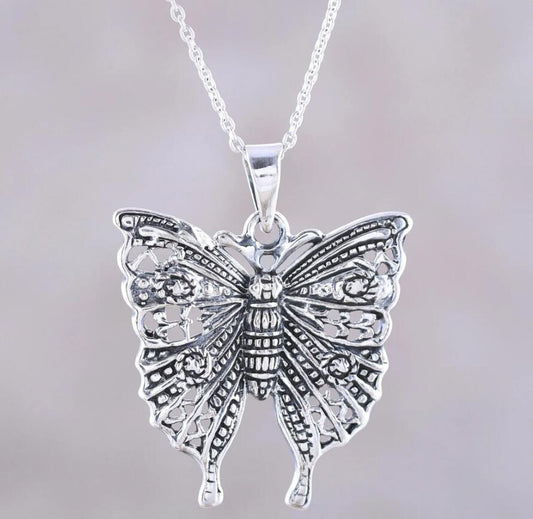 Stunning Silver Necklace for Daily Wear