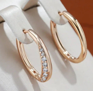 Charming Gold Earring for Any Occasion