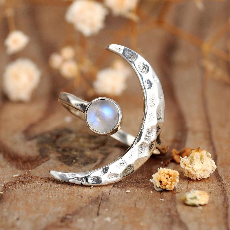 Beautiful Silver Bracelet with Unique Style