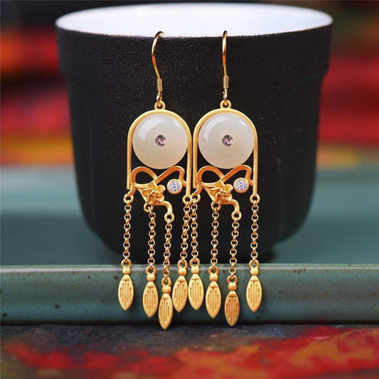 Charming Gold Earring for Any Occasion