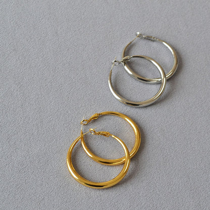 Romantic Silver Earring for Special Moments