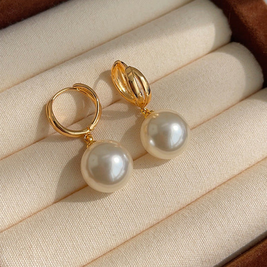 Romantic Pearl Earring for Special Moments