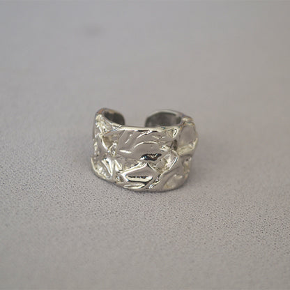 Classic Gold Ring with Timeless Appeal