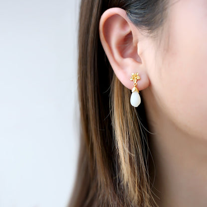 Classic Gold Earring with Timeless Appeal
