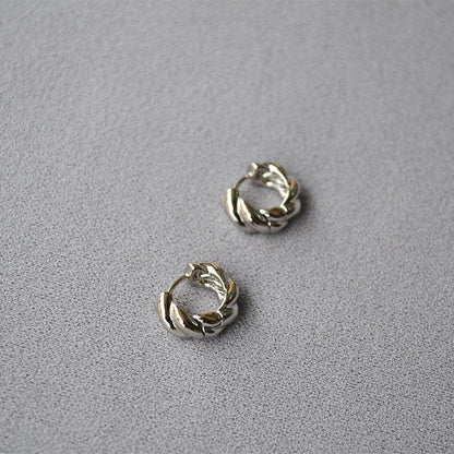 Romantic Gold Earring for Special Moments