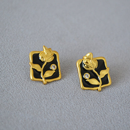 Elegant Gold Earring for Every Occasion