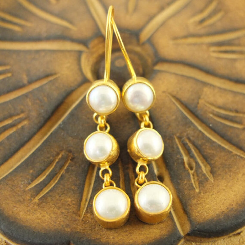 Classic Pearl Earring with Timeless Appeal