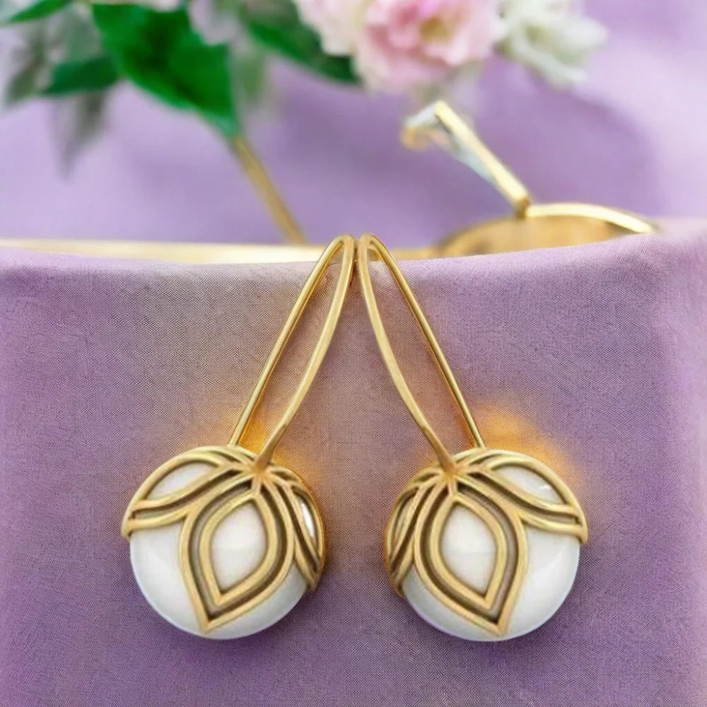 Elegant Gold Earring for Every Occasion
