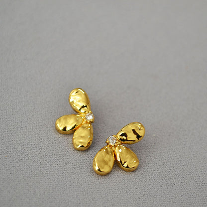Charming Gold Earring for Any Occasion
