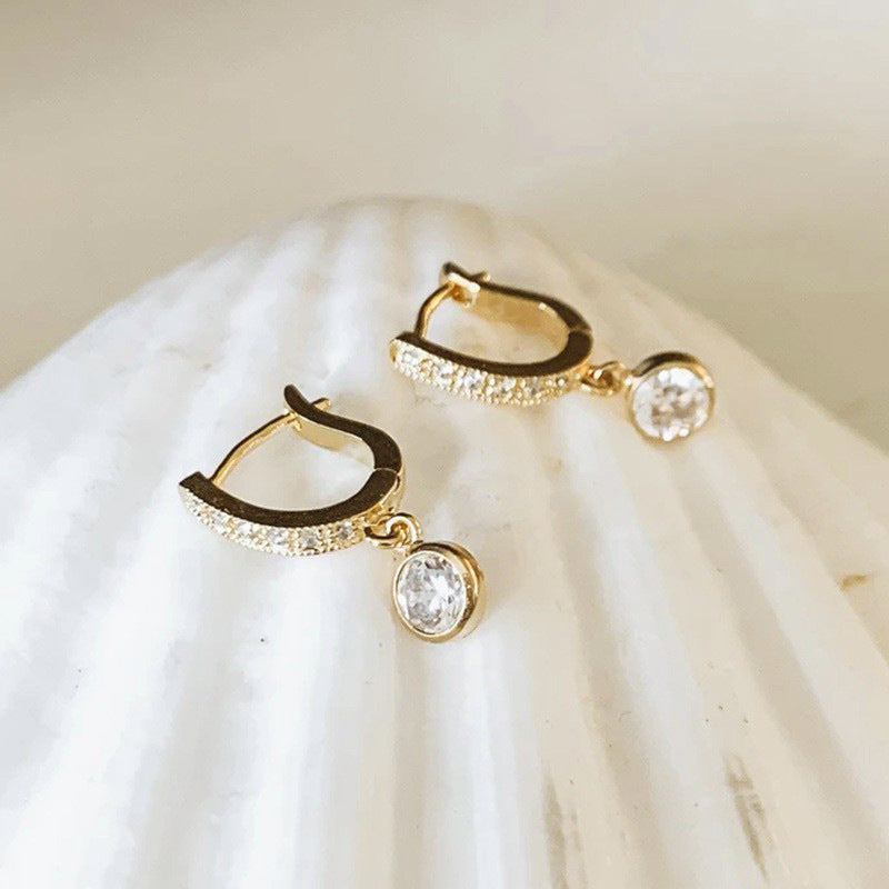 Romantic Gold Earring for Special Moments